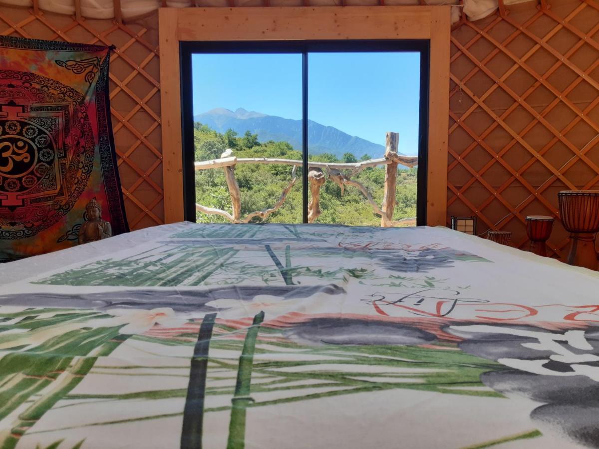 Yourte Contemporaine Avec Magnifique Vue Sur Les Montagnes Rigarda Buitenkant foto